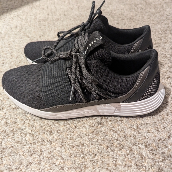 Under armour shoes, size 8.5, black - Picture 6 of 7